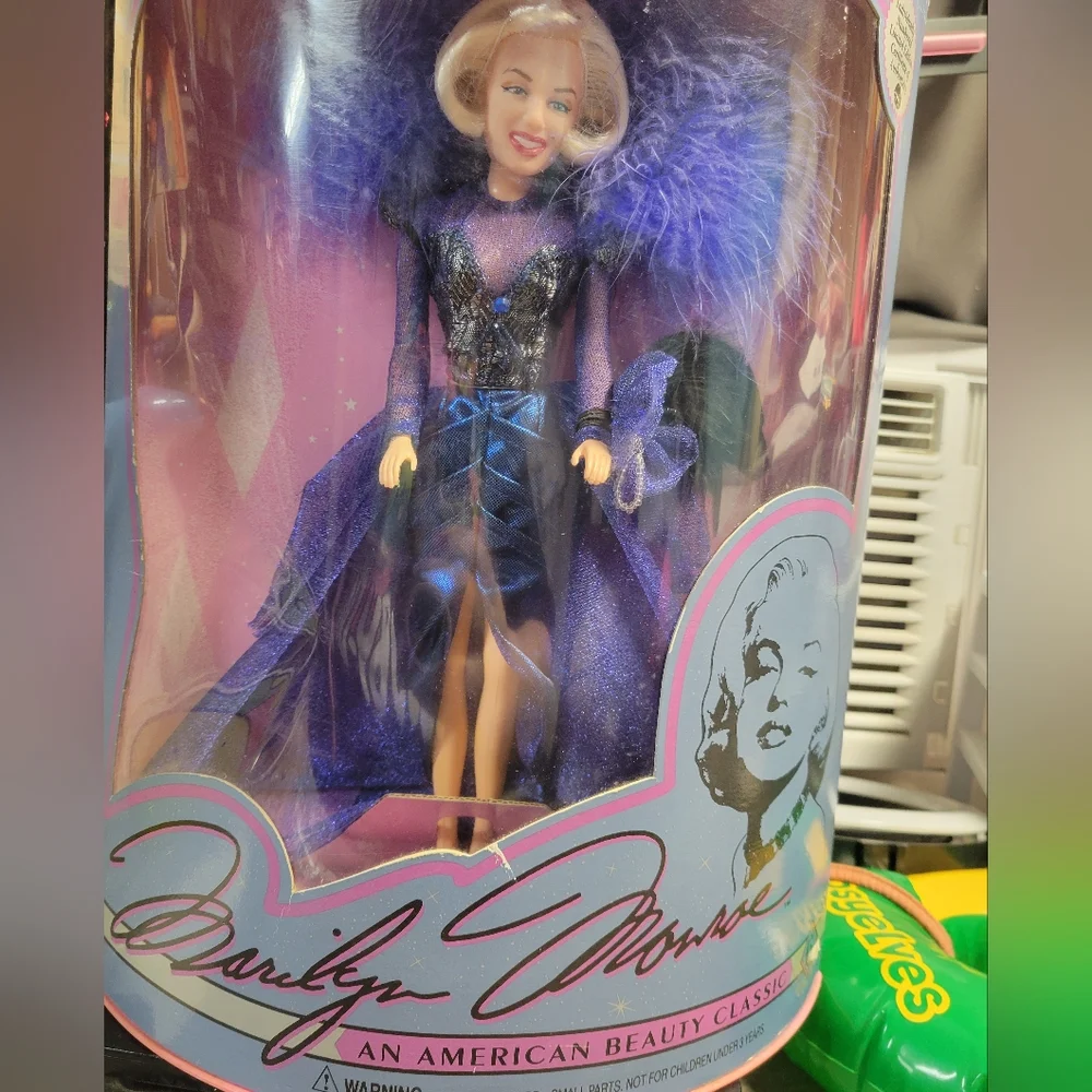 Marilyn Monroe NIB 1993 Spectacular Show‎ Girl Doll